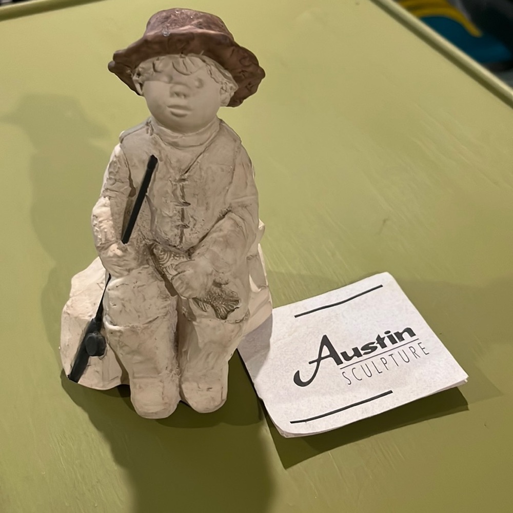 Austin Sculpture Dee Crowley “Catch of the Day” BE0199 DOB 1998 Vintage